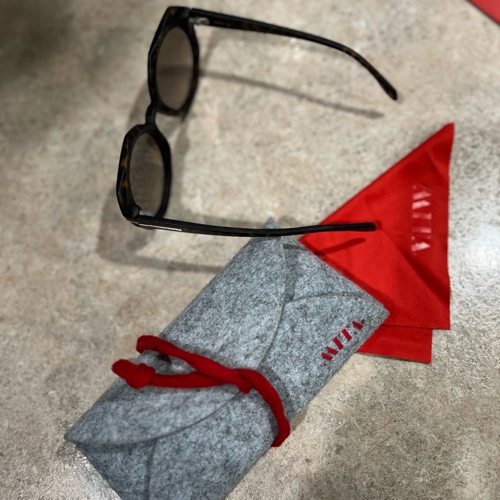 MITA SUNGLASSES - BRAND NEW* - Picture 5 of 8